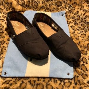 TODAY ONLY❤️Women’s Black TOMS SZ 8